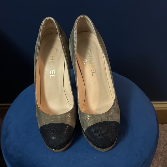 Chanel 2012 Interlocking CC Logo Pumps - Picture 1 of 5